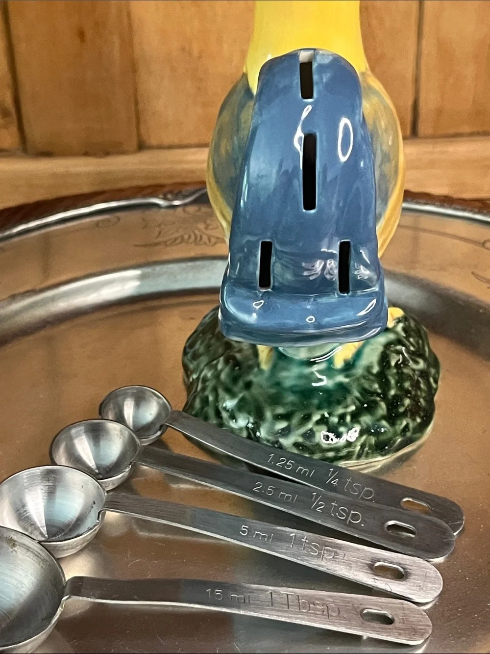 VTG- Cheerfully Colorful Ceramic Rooster Stainless Steel Measuring Spoons Holder